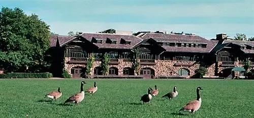 Overlook Lodge And Stone Cottages At Bear Mountain